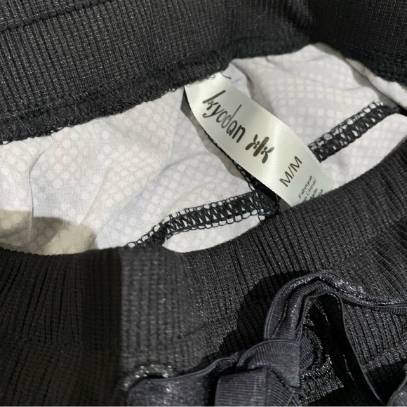 Kyodan Activewear Patterned Cropped Track Pants, Grey Size Medium - Picture 7 of 9